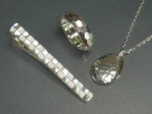 １Ｆ　文具イベントスペース　　江戸金銀工芸　シルバーアクセサリー流線