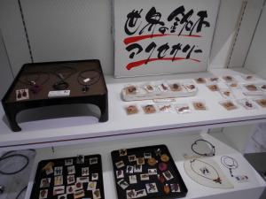 「世界の銘木で創るアクセサリー」実演販売を開催中です！