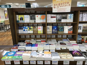 歩む道を灯す本　強い光、やわらかい光