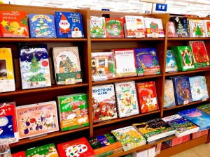 クリスマスえほんフェア開催中