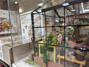 おうち時間をさらに楽しく！ミニチュア＆ウッドパズルキット「つくるんです」コーナー新設！