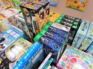 望遠鏡、科学実験キット、工作キットなどなど、親子でいっしょに楽しく学ぶ夏休みフェア
