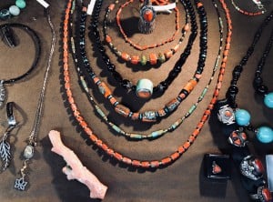 天然の　　木・石・空間～心のなごみ展～しまこう・モクメアート＆スリヤ・ オリジナルアクセサリー