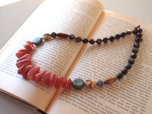 ぬの　と　いし　2人展～民族手刺繍と手織布・服＆自然を感じるコスチュー ムジュエリー～