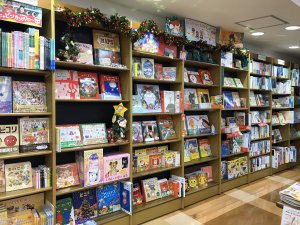 大分店のクリスマスフェア☆クリスマスに絵本を贈りませんか？