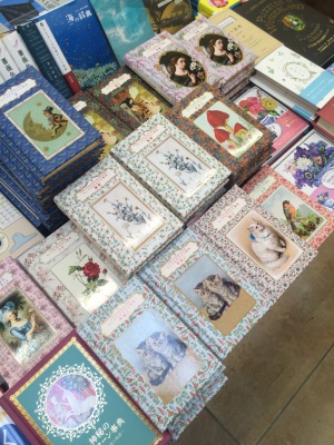 プレゼントにぴったり!小さな本のフェア