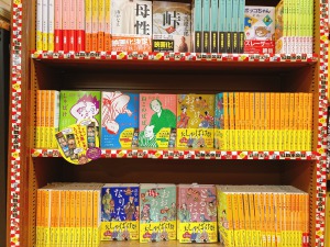【紅白の看板が目印】新潮文庫紅白本合戦フェア開催中
