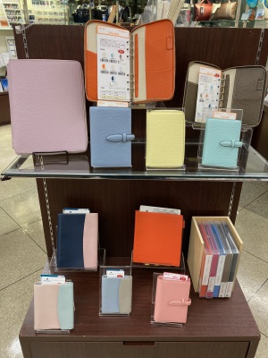 システム手帳にくすみカラーの新色が登場です！