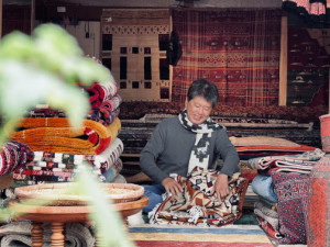 魔法のじゅうたんコレクション  ヴィンテージラグ　vs　新作ラグ