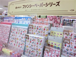 【文具】思い出と懐かしさに胸がキューン！シモジマファンシーペーパーシリーズ