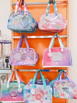 プールバック展開始めました