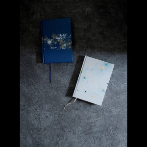 手製本のノートと紙こもの　すずめや