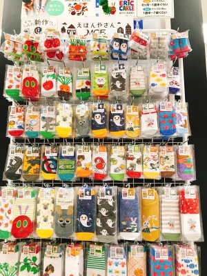 えほんやさんMOE 絵本のくつした