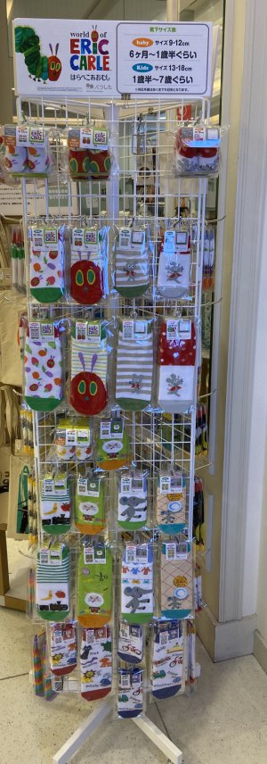 絵本のくつした取扱はじめました！