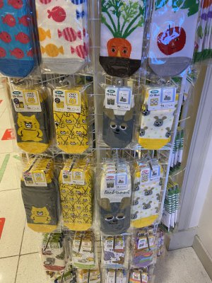 絵本のくつした取扱はじめました！