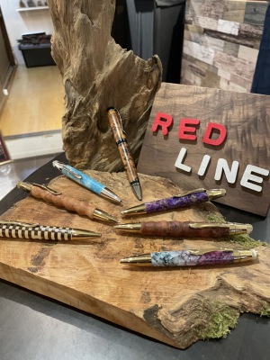 木のボールペン　レッドライン