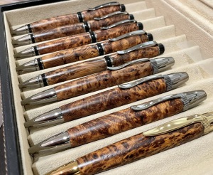 木のボールペン　レッドライン