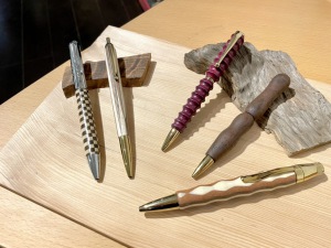 木のボールペン　レッドライン