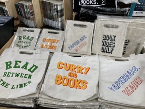 「BIBLIOPHILIC」フェアを開催中です！