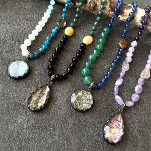 ステンドグラス・中村恵美子 ～草花の灯りとアクセサリー展～