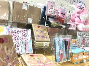 かわいい？可哀想？シュールで哀愁漂う「おぱんちゅうさぎ」グッズコーナー展開中