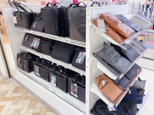 男性向けバッグセール開催中です。