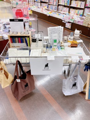 本に関する雑貨ならおまかせ！【BIBLIOPHILIC】大展開中です！