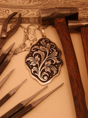 金属への手彫り彫刻　～富田彫刻所~						