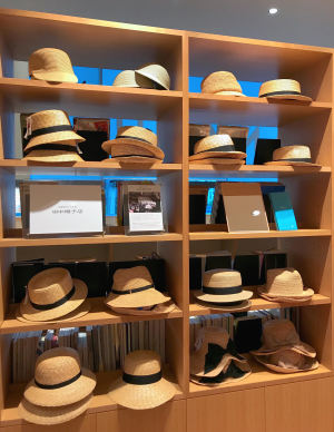 麦わら帽子をかぶってお出かけしませんか？