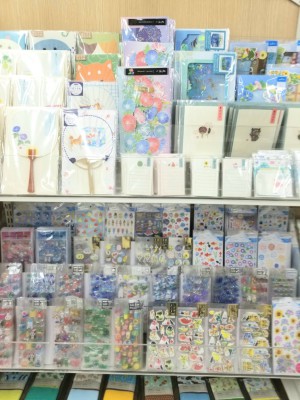 夏を楽しむステーショナリー展開中