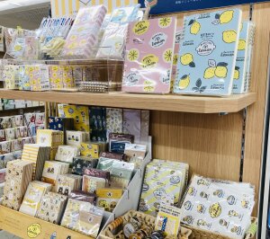檸檬書店　shop&cafe HONEY  好評発売中