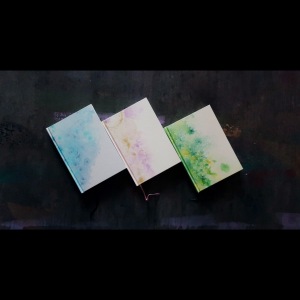 手製本のノートと紙こもの　すずめや