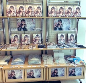 『PLUS 青十紅画集&イラストメイクアップ術』POPUPイベント