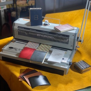 秋の万年筆フェア　【＆B】ワークショップ「サイズを選べる、革のリングノート」ご参加予約受付中