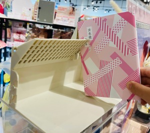 「本を持って旅に出よ」フェア開催中