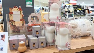 秋の癒しグッズ展開中。