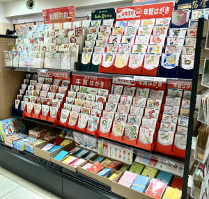 新年のご挨拶に、辰年年賀状、豊富に入荷！