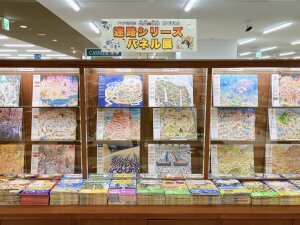 PHP研究所「迷路」シリーズパネル展開催