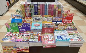 年賀状素材集、発売中です。