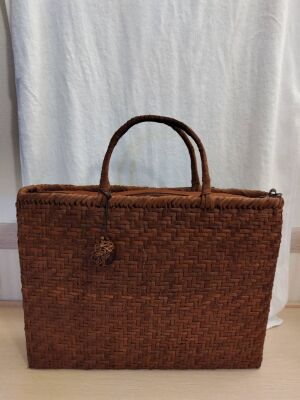 創作バッグと山ぶどうバッグ