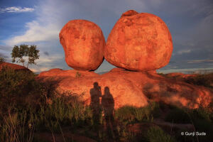 「石の聲を聴け〜沖縄の御嶽との出会いから始まった聖石巡礼」巨石写真家・須田郡司トークイベント