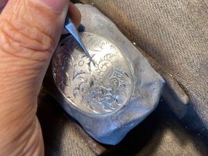 金属への手彫り彫刻　～富田彫刻所~　 Demonstration of hand engraving on metal ~TOMITA ENGRAVING SHOP~