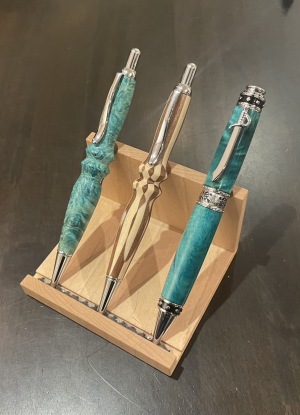 ハンドメイドの木のペン　REDLINE　　Handmade wooden pen REDLINE