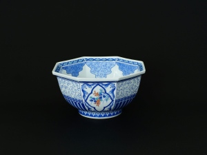 用の美と暮らす 伝統工芸品展　～鍋島焼　龍仙窯～  Living with the Beauty of Use: Traditional Crafts ~Nabeshima Ware by Ryusen Kiln