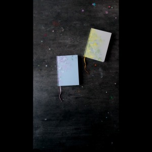 手製本のノートと紙こもの　すずめや　　Hand-bound notebooks and paper goods, Suzumeya