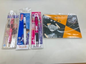 人気コミックのキャラクター文具取り扱い始めました！