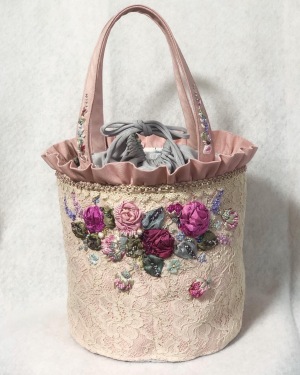 リボン刺繍とビーズ刺繍の布小物〈Annの針仕事〉