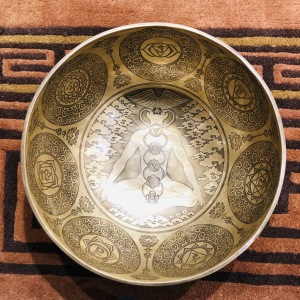 西亜細亜の手工芸品とシンギングボール・Surya