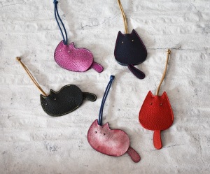 猫のマークの革製品　kotochi-no　　Leather goods with a cat mark kotochi-no