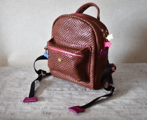 猫のマークの革製品　kotochi-no　　Leather goods with a cat mark kotochi-no